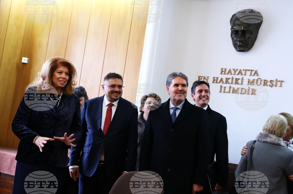 VP Iotova Meets Lecturers, Students from Bulgarian Language and Literature Department at Ankara University
