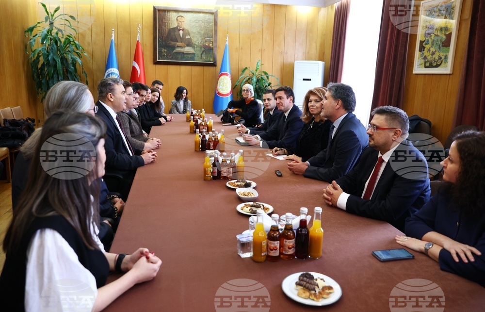 VP Iotova Meets Lecturers, Students from Bulgarian Language and Literature Department at Ankara University