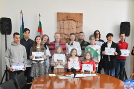 Монтана - деца - стипендии