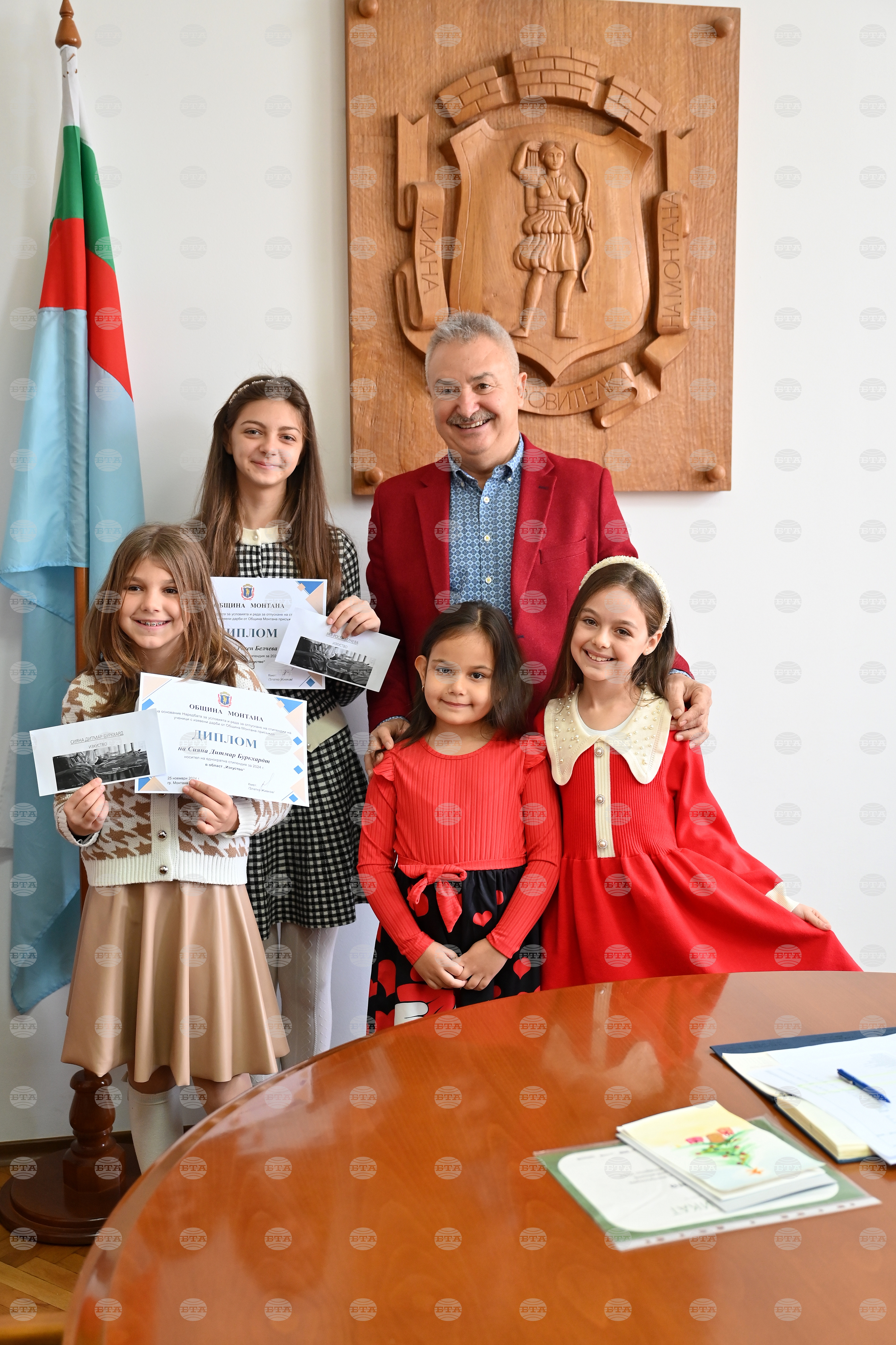 Монтана - деца - стипендии