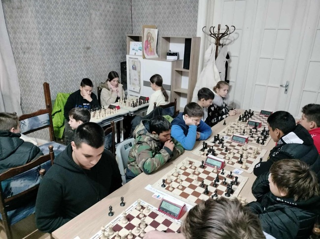 Община Сливен: Оспорвани шахматни срещи от Ученически игри община Сливен