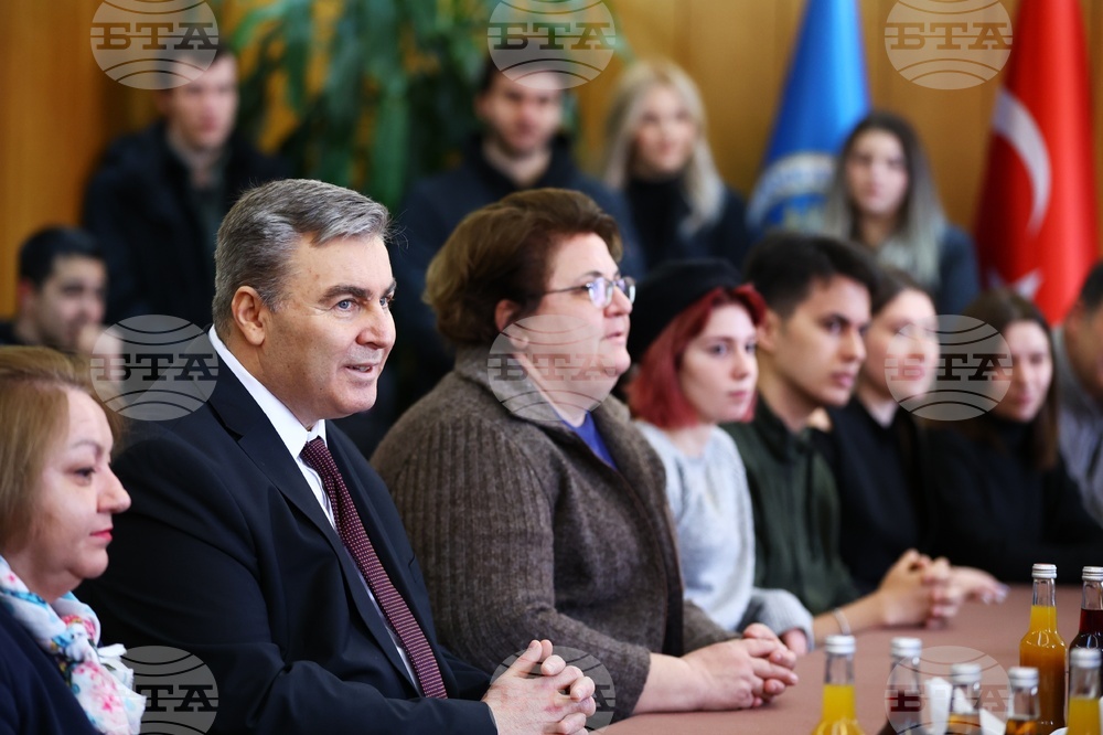 VP Iotova Meets Lecturers, Students from Bulgarian Language and Literature Department at Ankara University