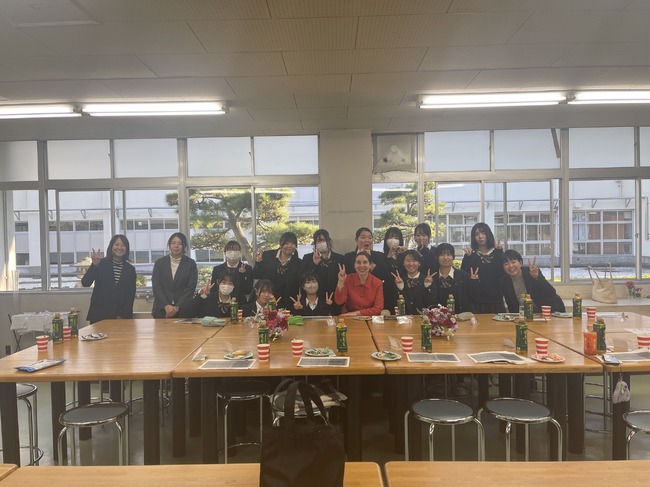 Посланик Мариета Арабаджиева посети гимназия „Нагареяма“ и запозна японските ученици с българските кулинарни традиции