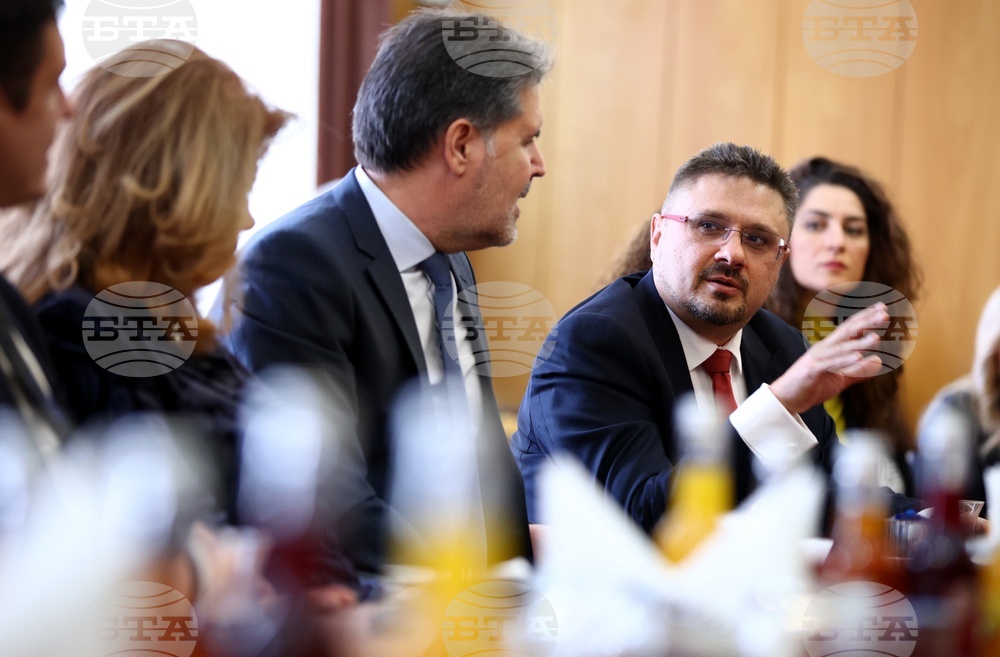 VP Iotova Meets Lecturers, Students from Bulgarian Language and Literature Department at Ankara University