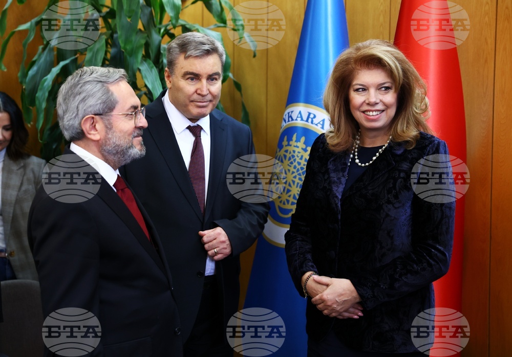 VP Iotova Meets Lecturers, Students from Bulgarian Language and Literature Department at Ankara University