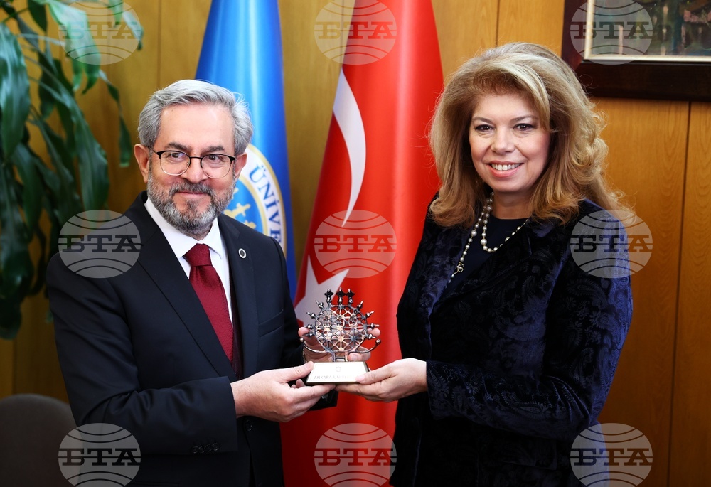 VP Iotova Meets Lecturers, Students from Bulgarian Language and Literature Department at Ankara University
