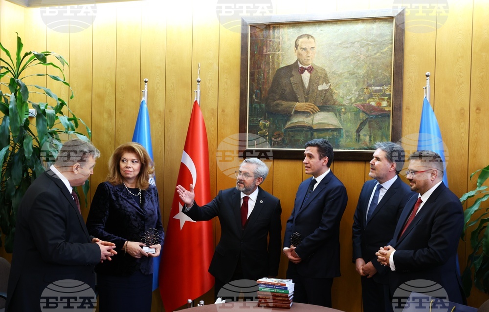 VP Iotova Meets Lecturers, Students from Bulgarian Language and Literature Department at Ankara University