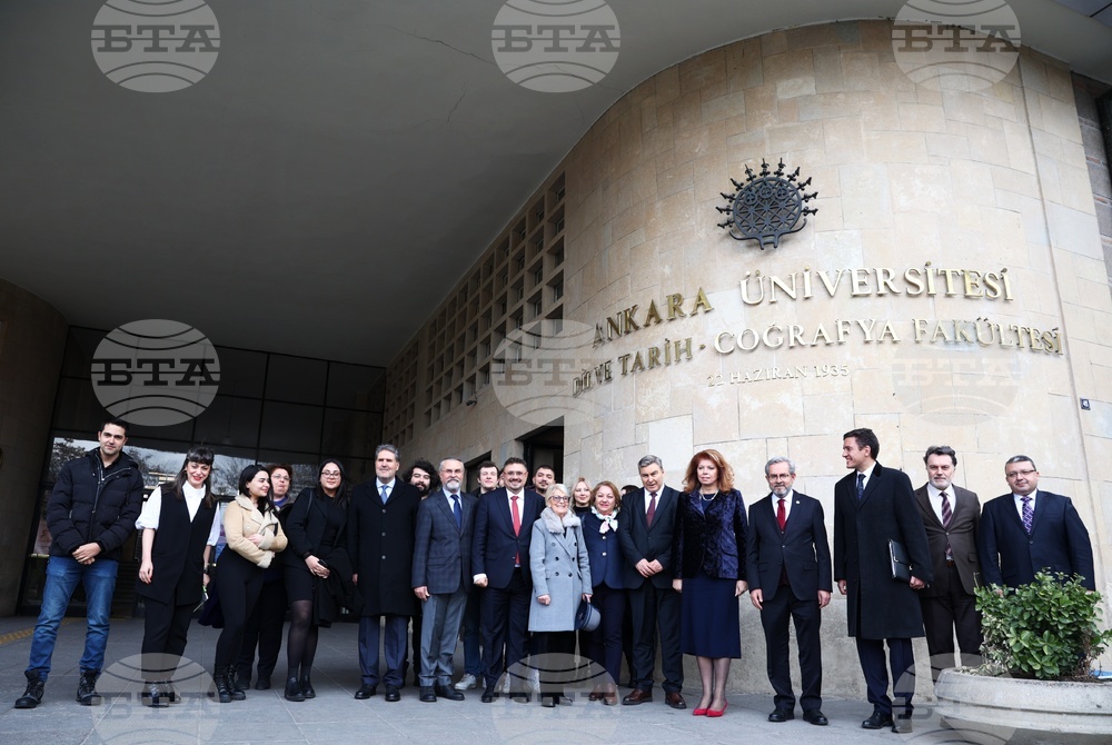VP Iotova Meets Lecturers, Students from Bulgarian Language and Literature Department at Ankara University