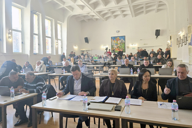 Общинският съвет в Петрич даде съгласие за закупуването на четири автомобила за ВиК - Петрич