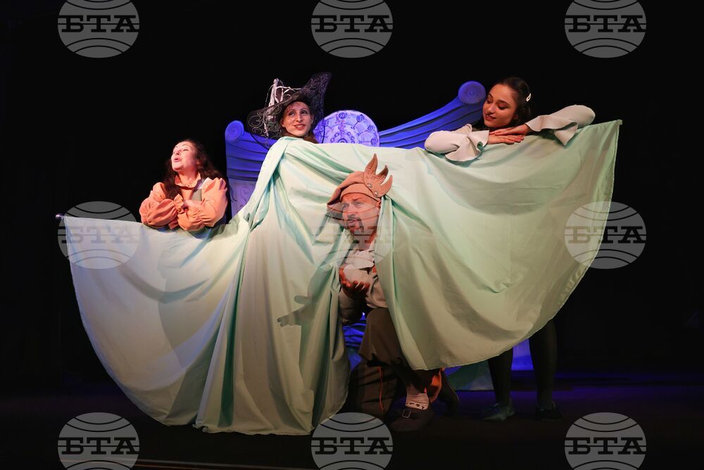 Бургас - Държавен Куклен театър - „Пепеляшка” - генерална репетиция