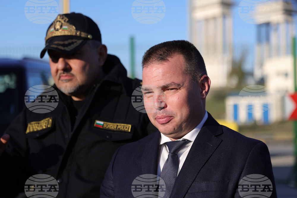 Направихме пътя на нелегалната миграция през нашата територия труден, каза Антон Златанов
