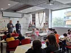 Отец Стефан изнесе беседа за ценностите на християнското семейство в училище „Св. св. Кирил и Методий“ в Атина 