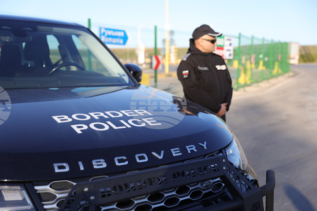 Служители на "Гранична полиция" в Русе задържаха за два дни четирима души за телефонни измами