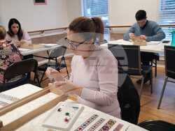 Работилница за изработване на мънистени гривни организираха от Фолклорна група „Роса” в Атланта