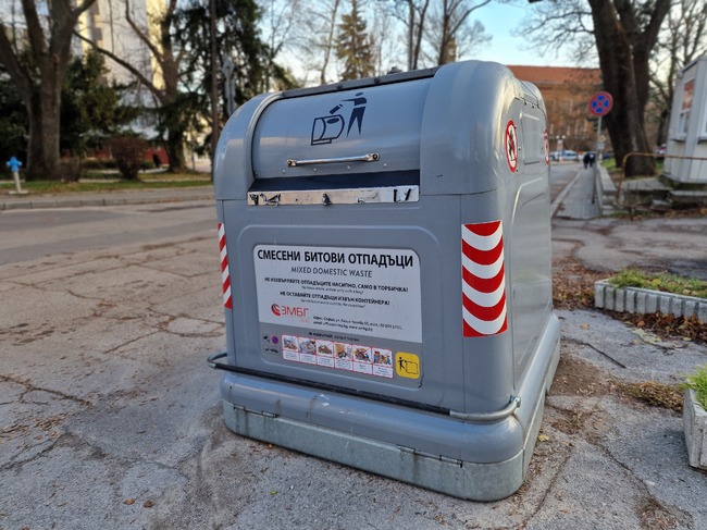 Започна подмяната на съдовете за смет в Перник, нова фирма по сметоизвозването предстои да започне работа скоро, съобщиха от Общината