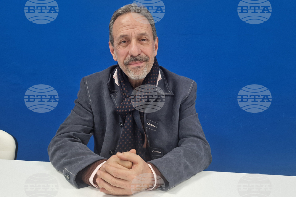 Актьорът Робин Кафалиев ще се включи в програмата на „Лято Арт“ тази вечер в Шумен