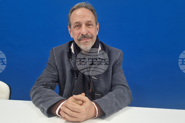 Актьорът Робин Кафалиев ще се включи в програмата на „Лято Арт“ тази вечер в Шумен