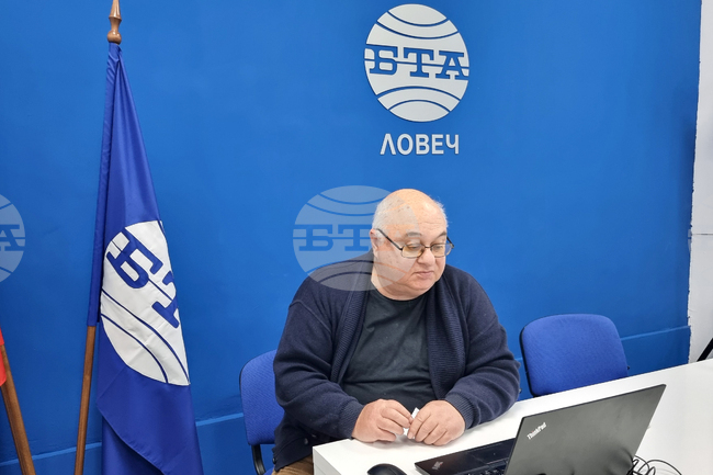 Национален пресклуб на БТА-Ловеч - ноемврийски брой на списание ЛИК - фестивал „Синелибри” - представяне