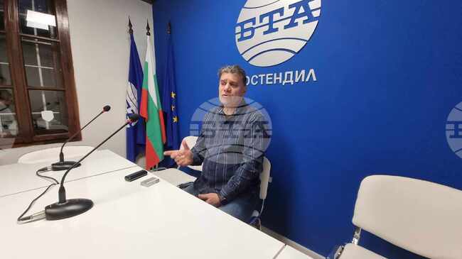 Човек трябва да познава литературата, за да може да направи крачка към написването на един сценарий, според режисьора Лозен Йорданов