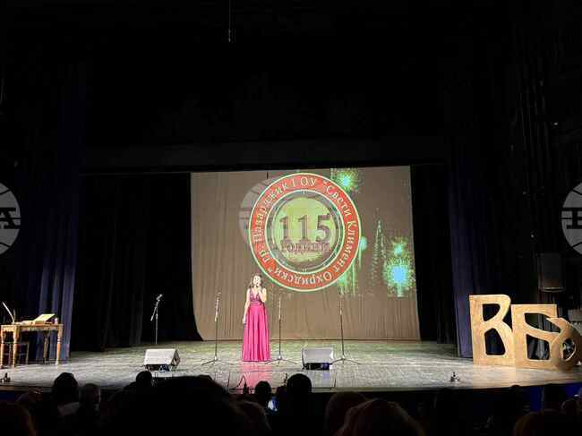 Първо основно училище "Св. Климент Охридски" в Пазарджик отбеляза патронния си празник днес