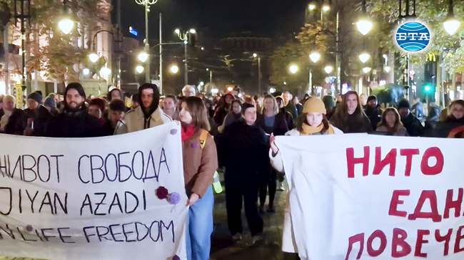 Протестно шествие в центъра на София изрази подкрепа за момичетата и жените, станали жертви на насилие