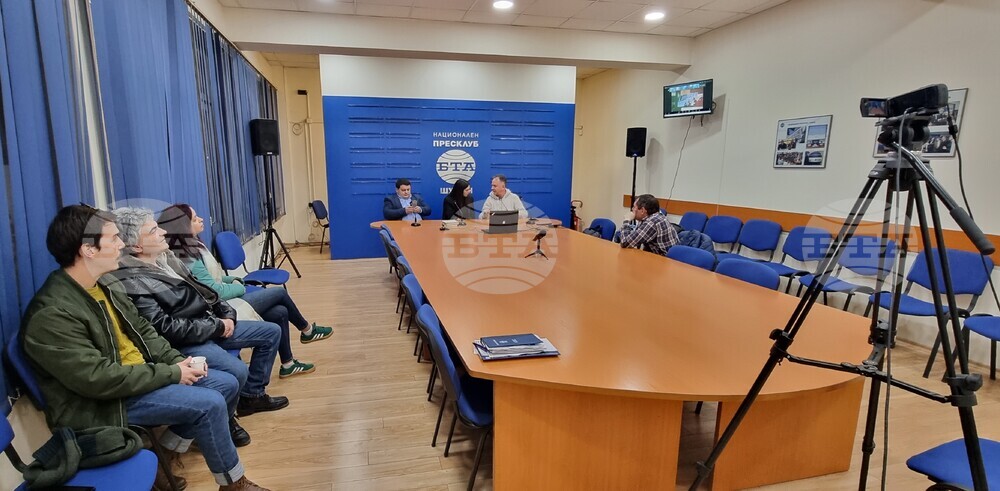 Национален пресклуб на БТА-Шумен - ноемврийски брой на списание ЛИК - представяне