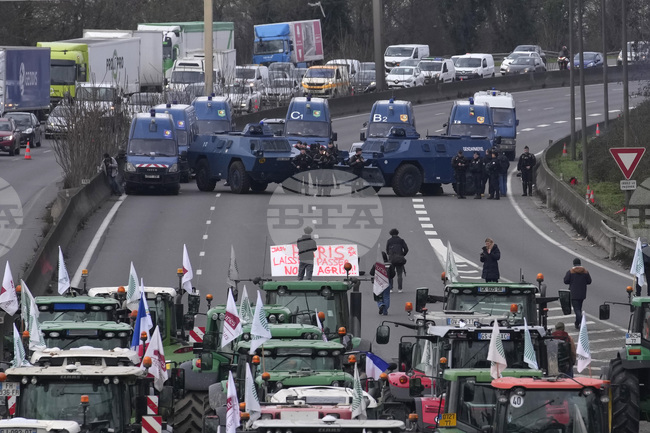 ЕС потвърди, че ще подпише в събота договора с Меркосур, земеделци с трактори протестират срещу него във Франция