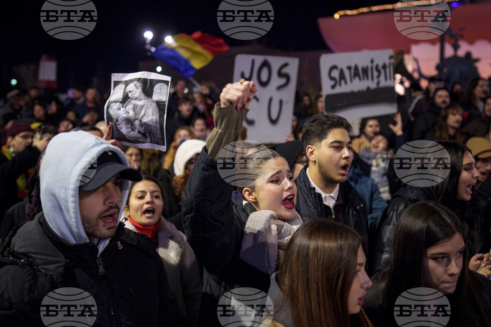 Стотици румънци протестираха срещу победителя в първия тур на президентските избори Калин Джорджеску