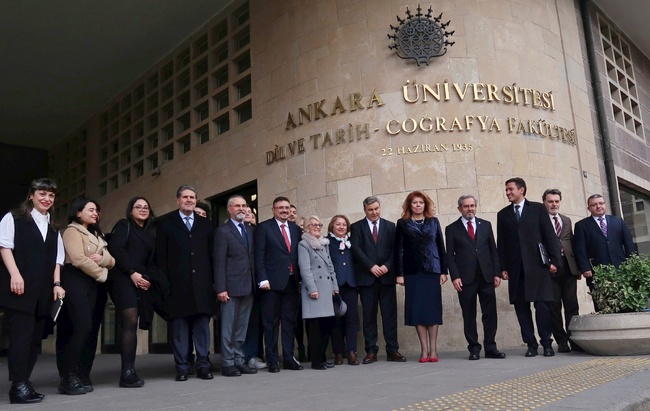 Студенти от Анкарския университет към вицепрезидента Йотова: Обичаме българския език и литература