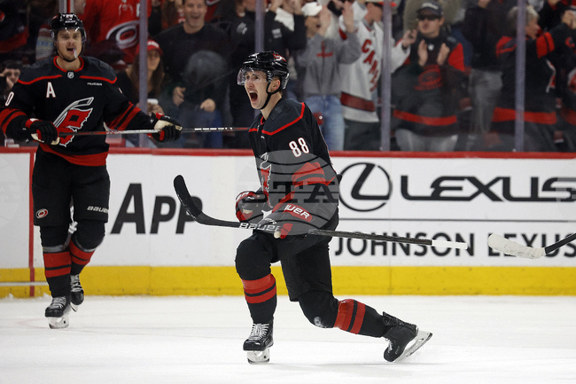 Каролина победи Далас в НХЛ