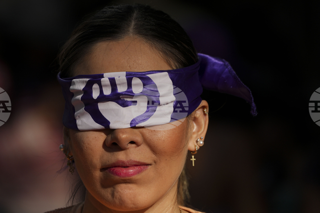 Различни организации, базирани на гръцкия остров Крит, обединяват усилия в борбата с нарастващите случаи на насилие над жени