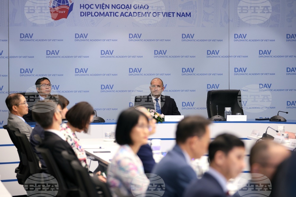 Виетнам - Румен Радев - Дипломатическа академия - лекция