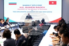 Виетнам - Румен Радев - Дипломатическа академия - лекция