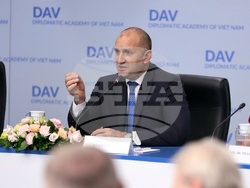 Виетнам - Румен Радев - Дипломатическа академия - лекция