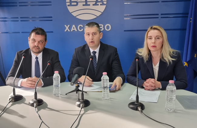 Няма да подкрепим повишаването на местните данъци, заявиха съветниците от "Възраждане" в Хасково Ясен Колев и Красимира Христова