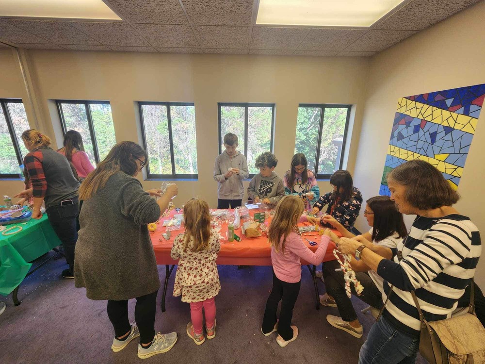Работилничка за коледни играчки и български сурвачки се състоя в училище „Св. Константин-Кирил Философ” в Атланта