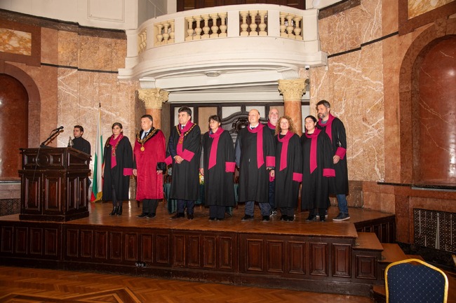 Тържествено честване на 135-годишнината от основаването на Факултета по математика и информатика се състоя в аулата на Софийския университет