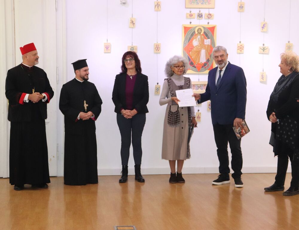 ОА Русе: Изложба на румънски автори разказва за връзката между човека и природата