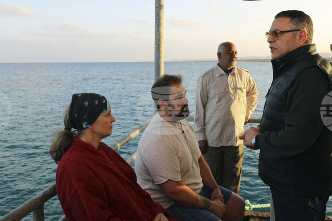 Седем души са в неизвестност след потъването на туристическо корабче в Египет