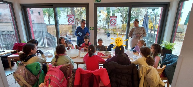 Практически уроци как се прави туршия имаха ученици от училище „Аз Буки Веди” в Кьолн