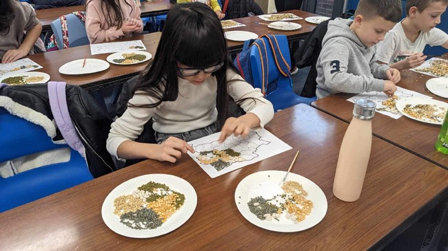 „Житни карти“ на България изработиха възпитаници на училище „Родна реч“ в Лестър, Великобритания