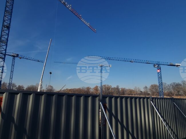 Мъж загина след срутване на строителен кран в Прищина