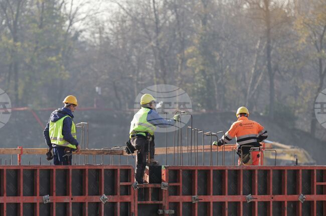 Average Annual Gross Salary at BGN 27,888 in 2024