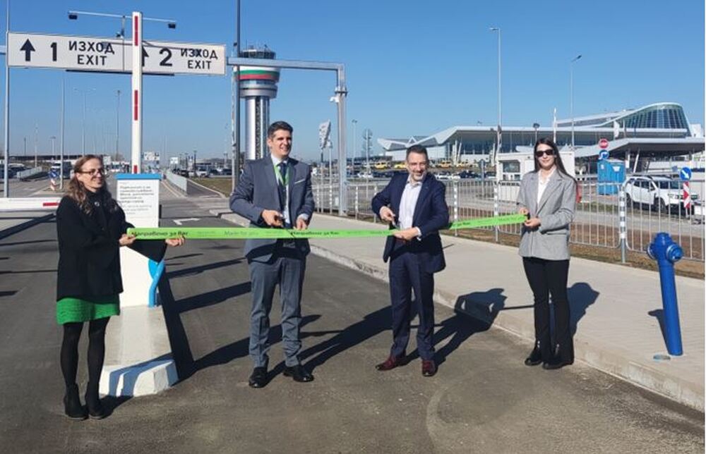 Прерязване на лентата на новите открити паркинги  на летище София