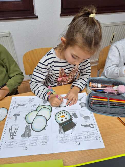 Деца от училище „Св. св. Кирил и Методий“ във Виена рисуваха и кръщаваха снежни човеци 