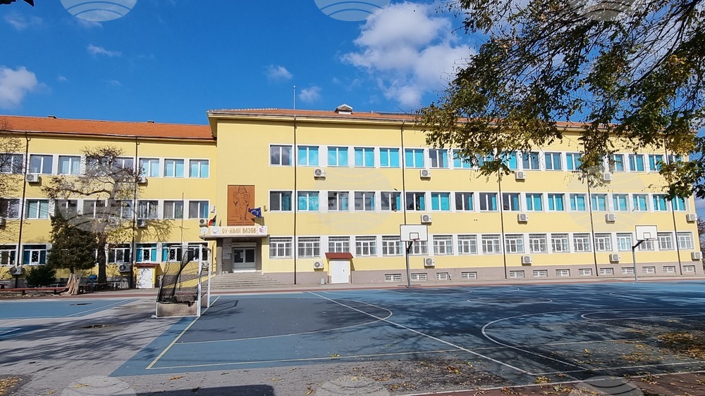 Училище „Иван Вазов“ в Харманли отбелязва 105 години от основаването си с екскурзия