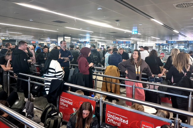 Повторен съдебен процес срещу заподозрени за терористично нападение с десетки жертви на летище ще се гледа пред съд в Истанбул