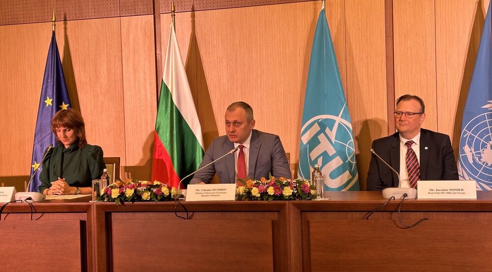 Дигитализацията е в почти всяка сфера на живота, темата за киберсигурността е наложителна, заяви министър Валентин Мундров