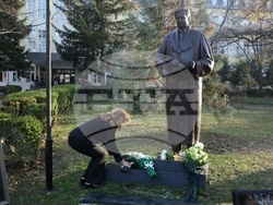 Благовест Сендов - паметник - откриване