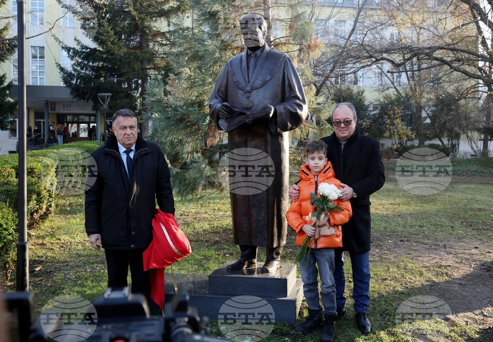 Благовест Сендов - паметник - откриване